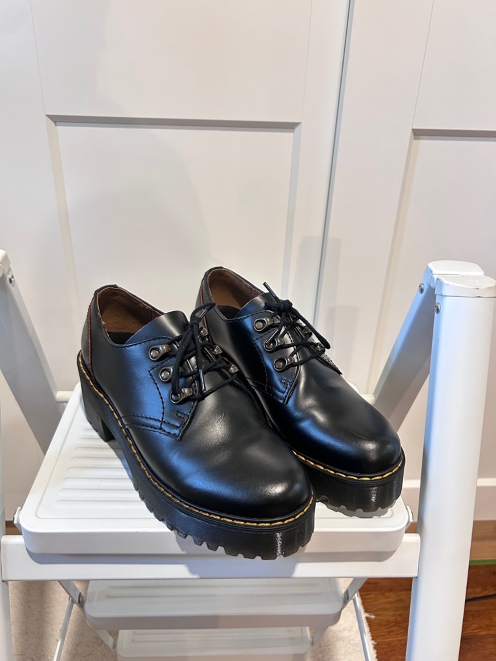 Women’s Dr. Marten Leona Lo Lace-Up Chunky Sole Platform Loafers